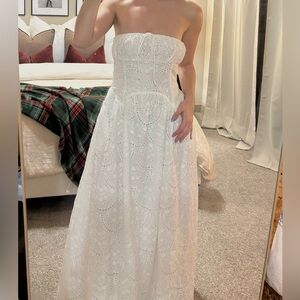 Elegant White Strapless Lace Dress